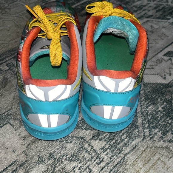 Nike Kids Kobe Venice Beach Multicolor Sneakers with Yellow Laces size 1.5 Y - Picture 8 of 9